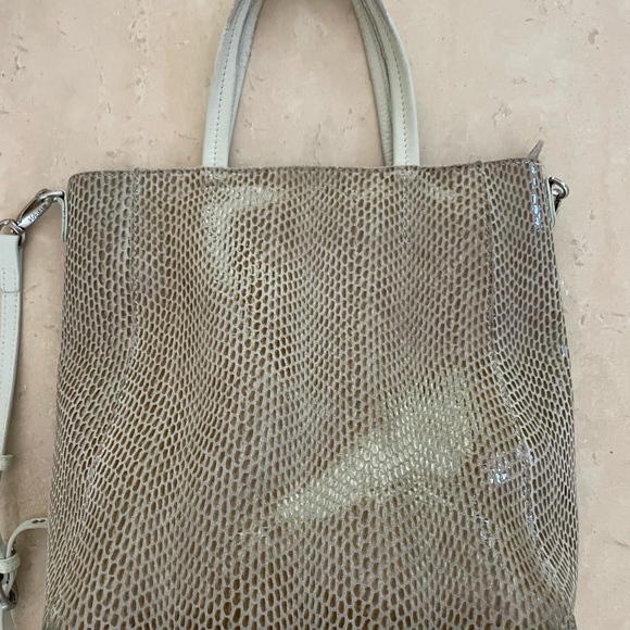 Sorial White and beige mini tote purse with strap - Picture 3 of 10